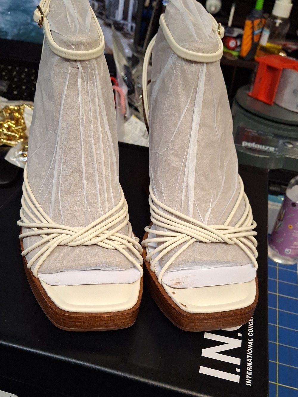 INC International Concepts Cream Strappy Platform Sandals 9.5M New in Box